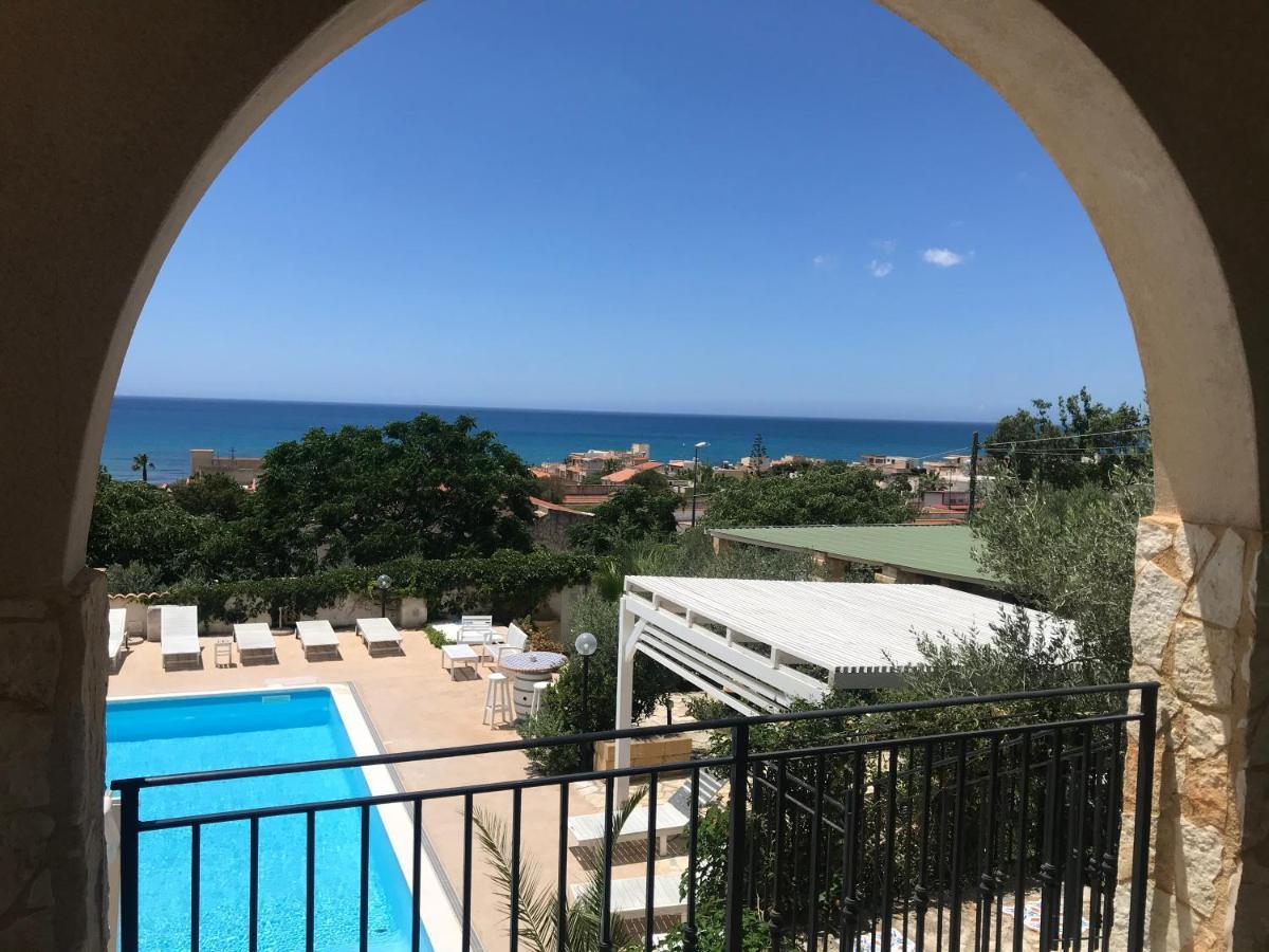 Villa Ceni: Seaside Apartments with Pool and Garden Marinella di Selinunte Exterior photo