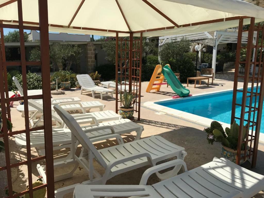Villa Ceni: Seaside Apartments with Pool and Garden Marinella di Selinunte Exterior photo